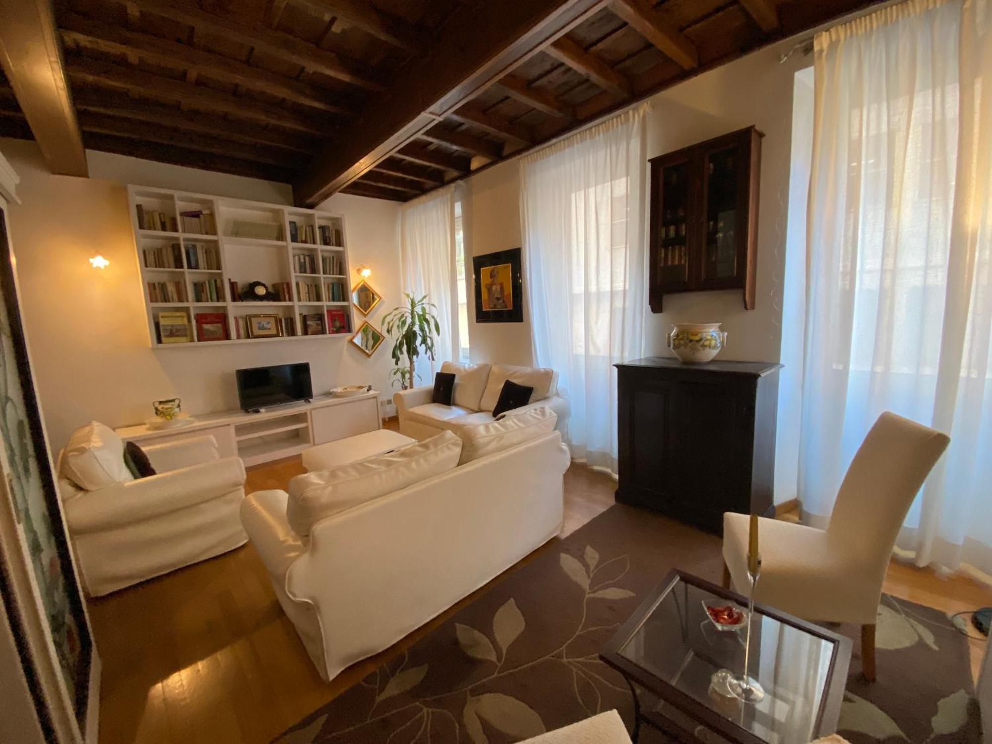 Leonina Luxury Euroform Apartment
